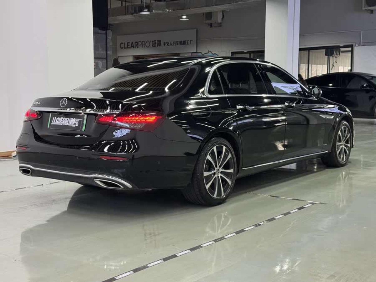 奔馳 奔馳E級(jí)新能源  2022款 改款三 E 350 e L 插電式混合動(dòng)力轎車(chē)圖片