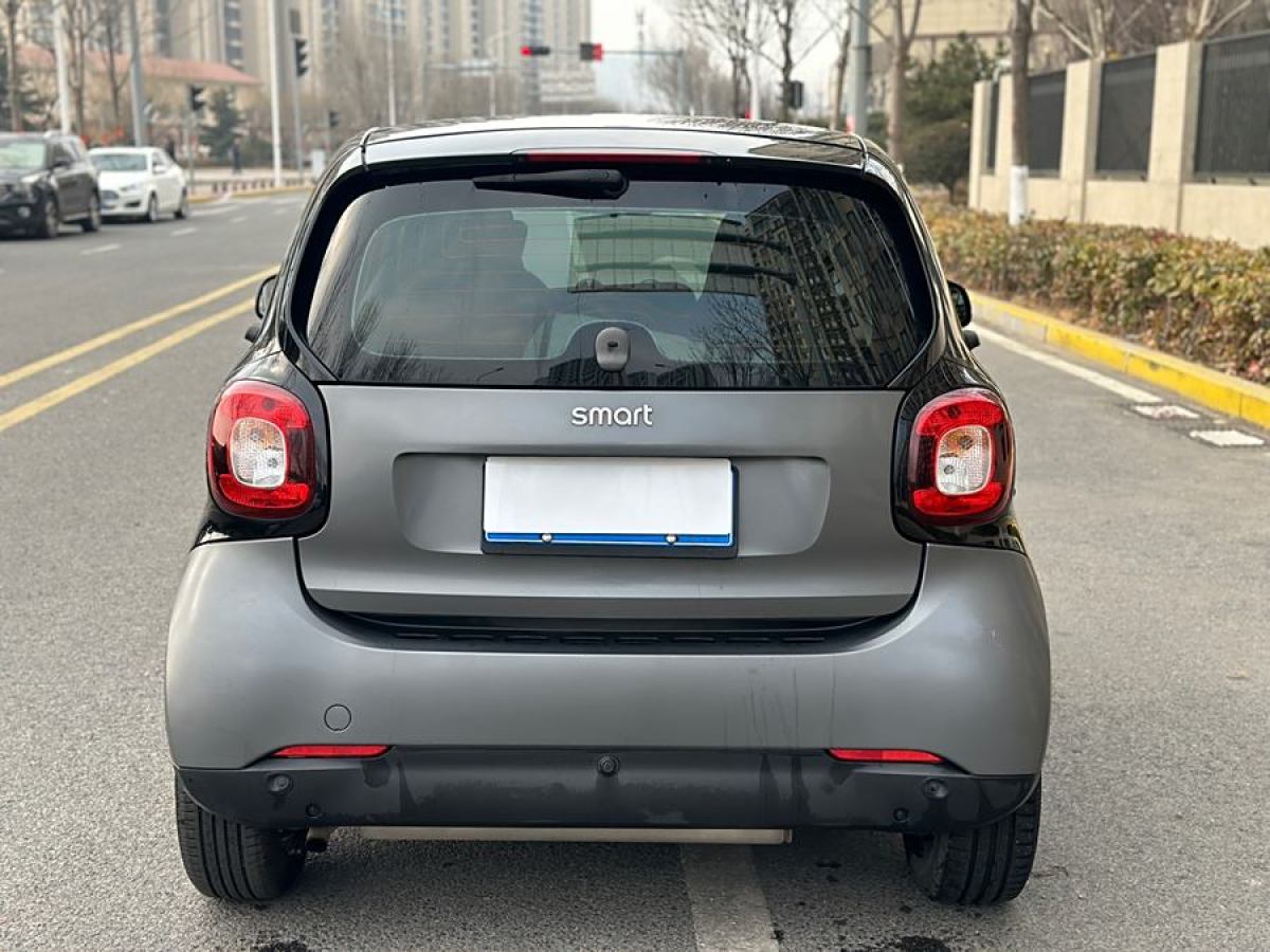 smart fortwo  2019款 0.9T 66千瓦硬頂風(fēng)擎版 國(guó)VI圖片