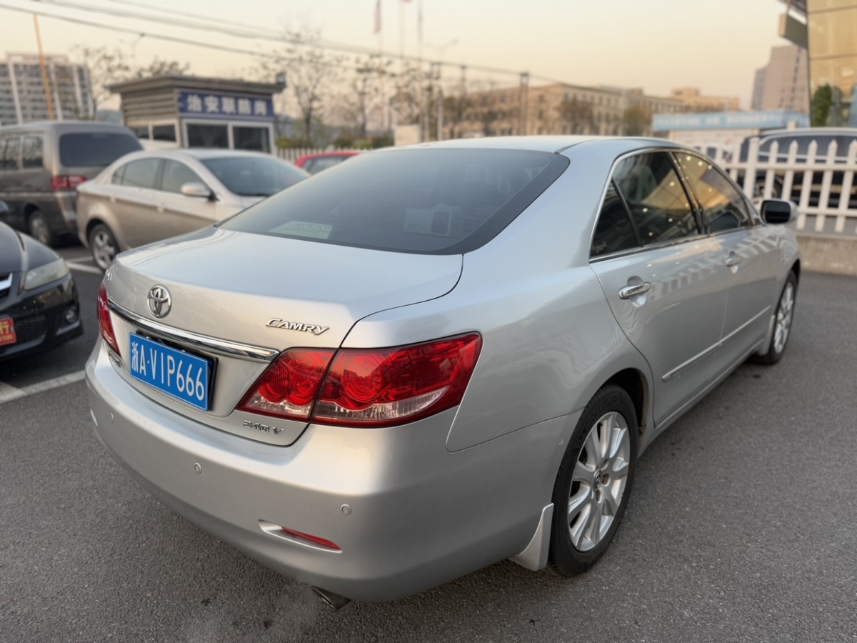 豐田 凱美瑞  2006款 240V 導(dǎo)航版圖片