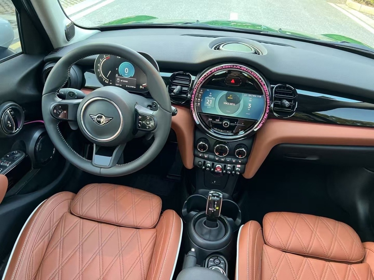 MINI MINI  2022款 2.0T COOPER S 藝術(shù)家 五門版圖片