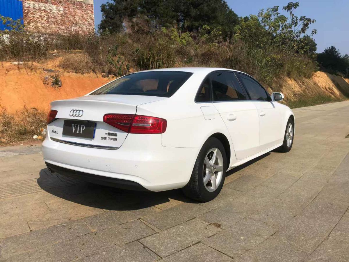 奧迪 奧迪A4L  2015款 A4L 1.8TFSI 30TFSI 舒適型圖片