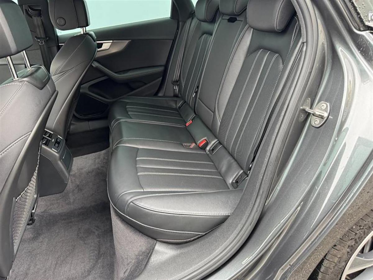 奧迪 奧迪A4L  2023款 40 TFSI quattro 豪華動(dòng)感型圖片