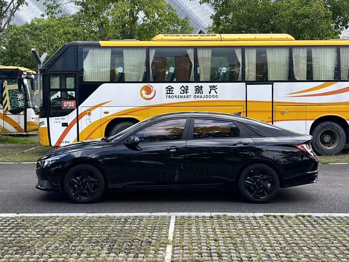 2022年6月現(xiàn)代 伊蘭特  2022款 1.5L CVT LUX黑騎士限量版