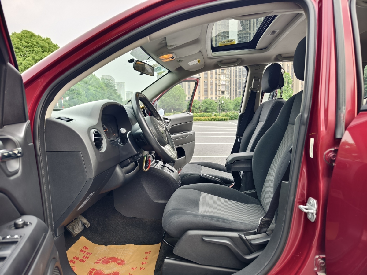 Jeep 指南者  2015款 2.0L 兩驅(qū)運動版圖片