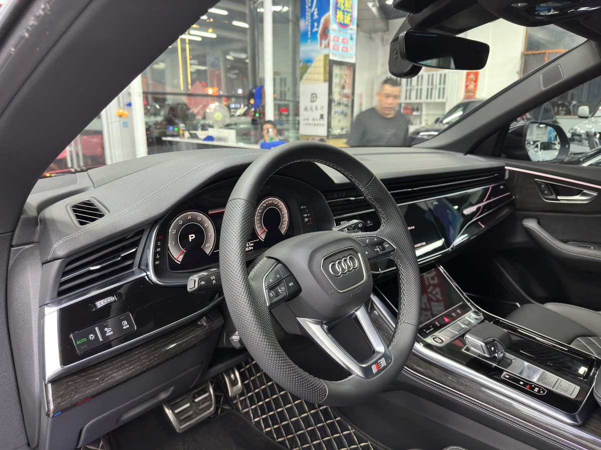 奥迪 奥迪Q8  2023款 55 TFSI 臻选动感型图片