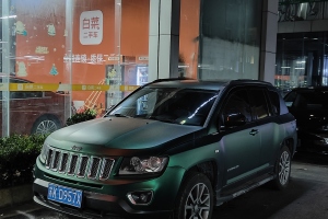 指南者 Jeep 2.0L 两驱豪华版