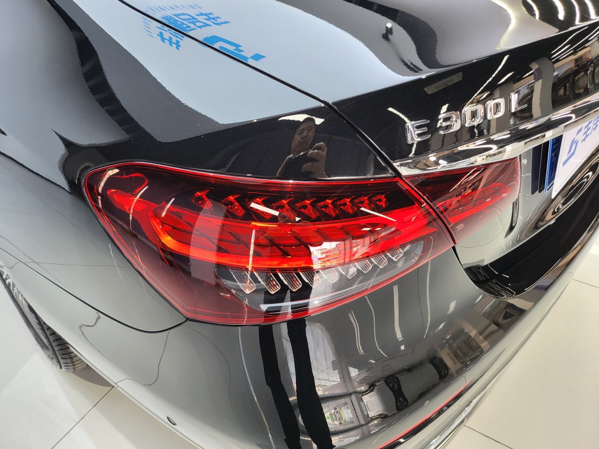 奔馳 奔馳E級  2023款 改款 E 300 L 時尚型圖片