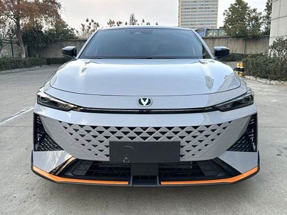 長(zhǎng)安 長(zhǎng)安UNI-V  2024款 1.5T 尊貴運(yùn)動(dòng)型圖片