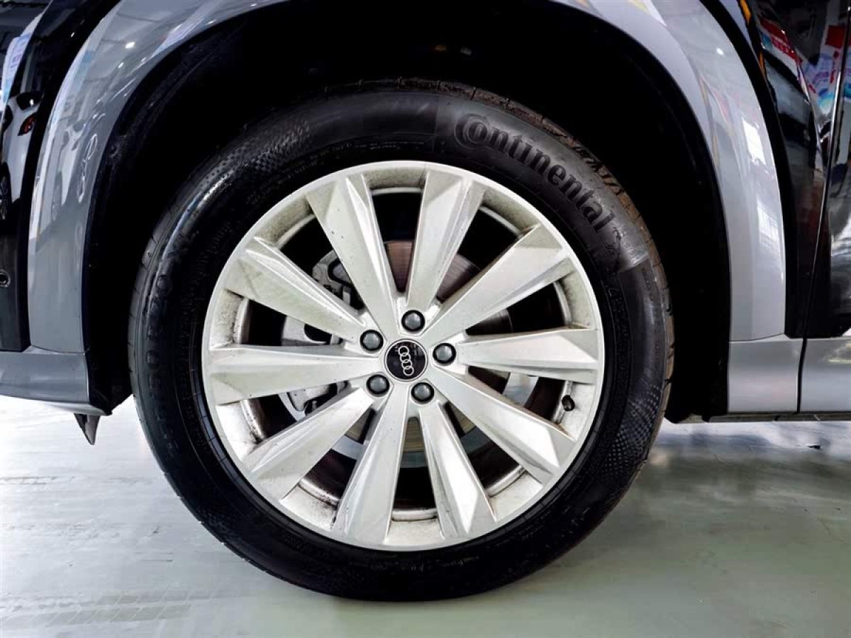 奧迪 奧迪Q6  2024款 45 TFSI quattro 齊云型 羽林套裝 6座圖片