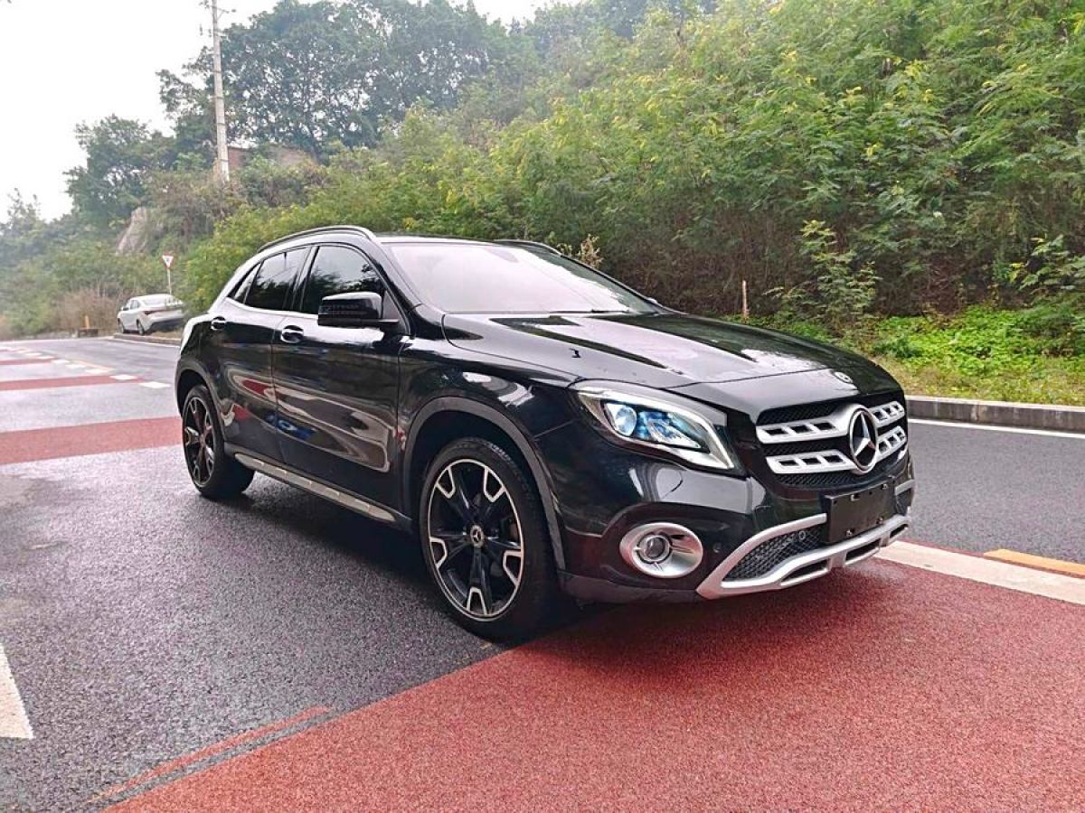 奔馳 奔馳GLA  2017款 GLA 220 4MATIC 時(shí)尚型圖片