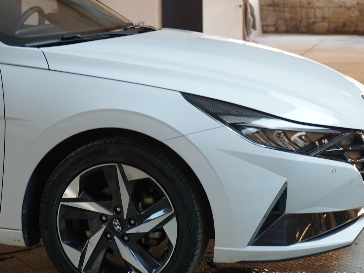 2021年12月現(xiàn)代 伊蘭特  2021款 1.5L LUX尊貴版