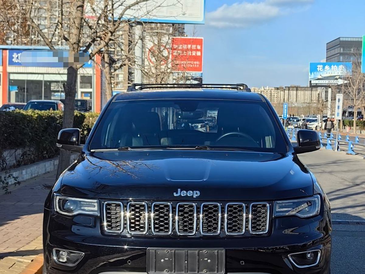 Jeep 大切諾基  2017款 3.0L 精英導(dǎo)航版圖片