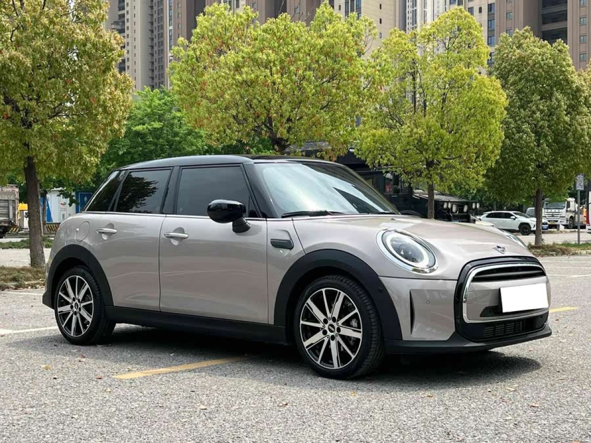 MINI MINI  2023款 改款 1.5T COOPER 藝術(shù)家 五門版圖片