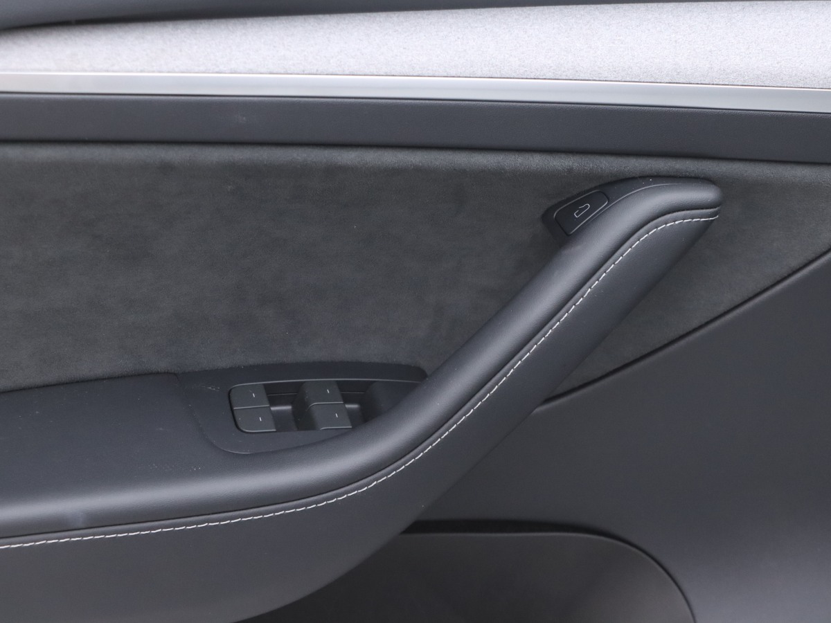 特斯拉 Model Y  2024款 長續(xù)航全輪驅(qū)動(dòng)版圖片