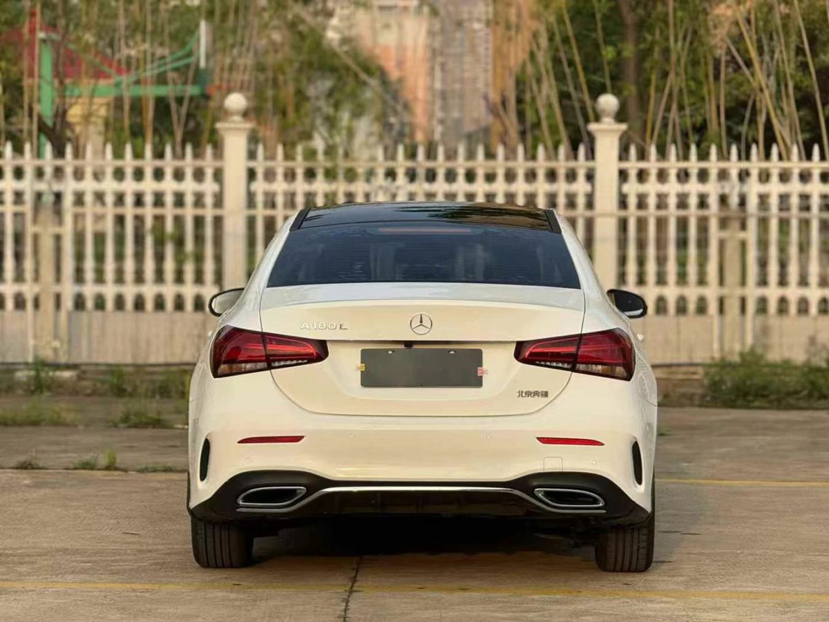 奔馳 奔馳GLE  2020款  GLE 350 4MATIC 時(shí)尚型圖片