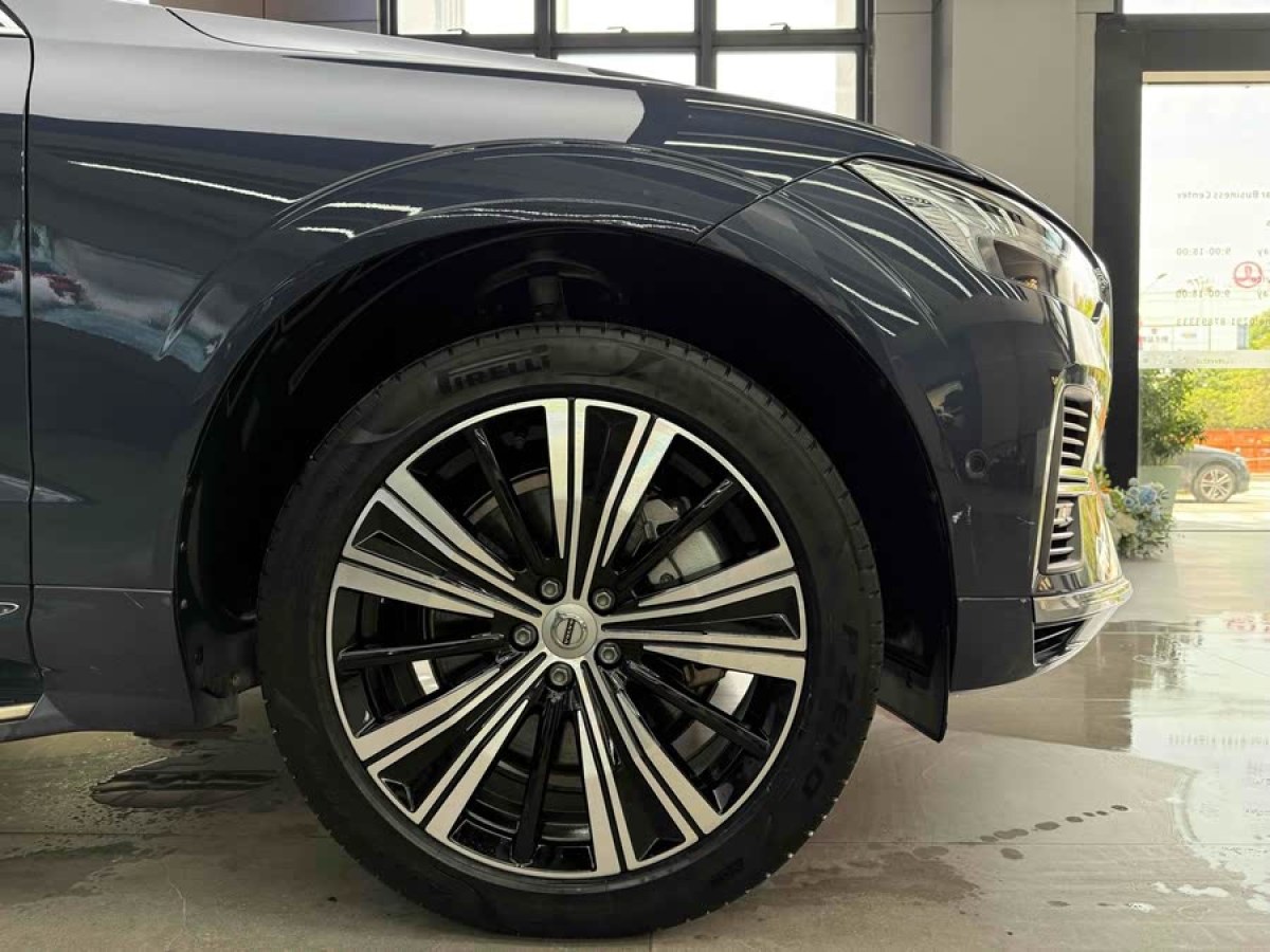 沃爾沃 XC60新能源  2023款 T8 插電混動 長續(xù)航四驅(qū)智雅豪華樂享版圖片