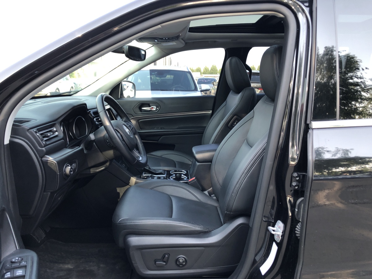 Jeep 指揮官  2018款 2.0T 兩驅(qū)進(jìn)享版圖片