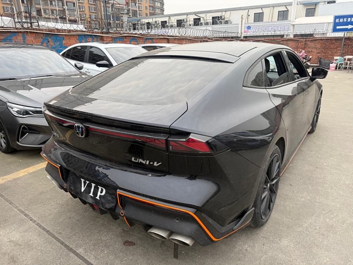 長(zhǎng)安 長(zhǎng)安UNI-V  2022款 1.5T 運(yùn)動(dòng)版圖片