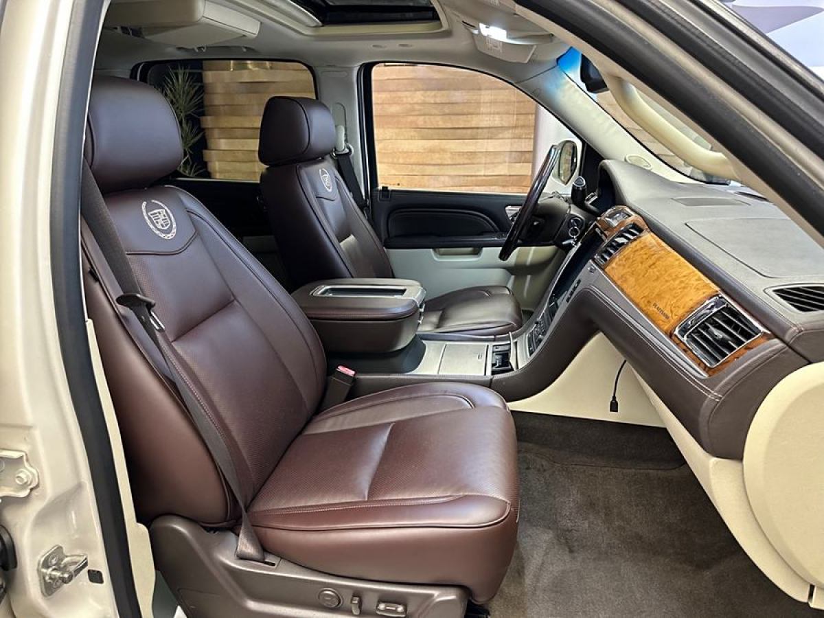 2013年7月凱迪拉克 凱雷德ESCALADE  2013款 6.2L ESV鉑金版加長型