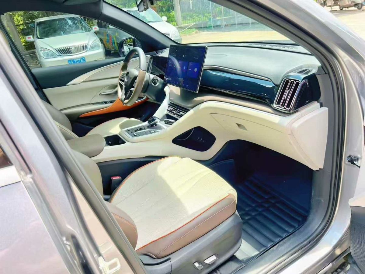 福特 全順  2022款 2.0T汽油自動(dòng)多功能商用車中軸低頂雙開尾門國(guó)VI圖片
