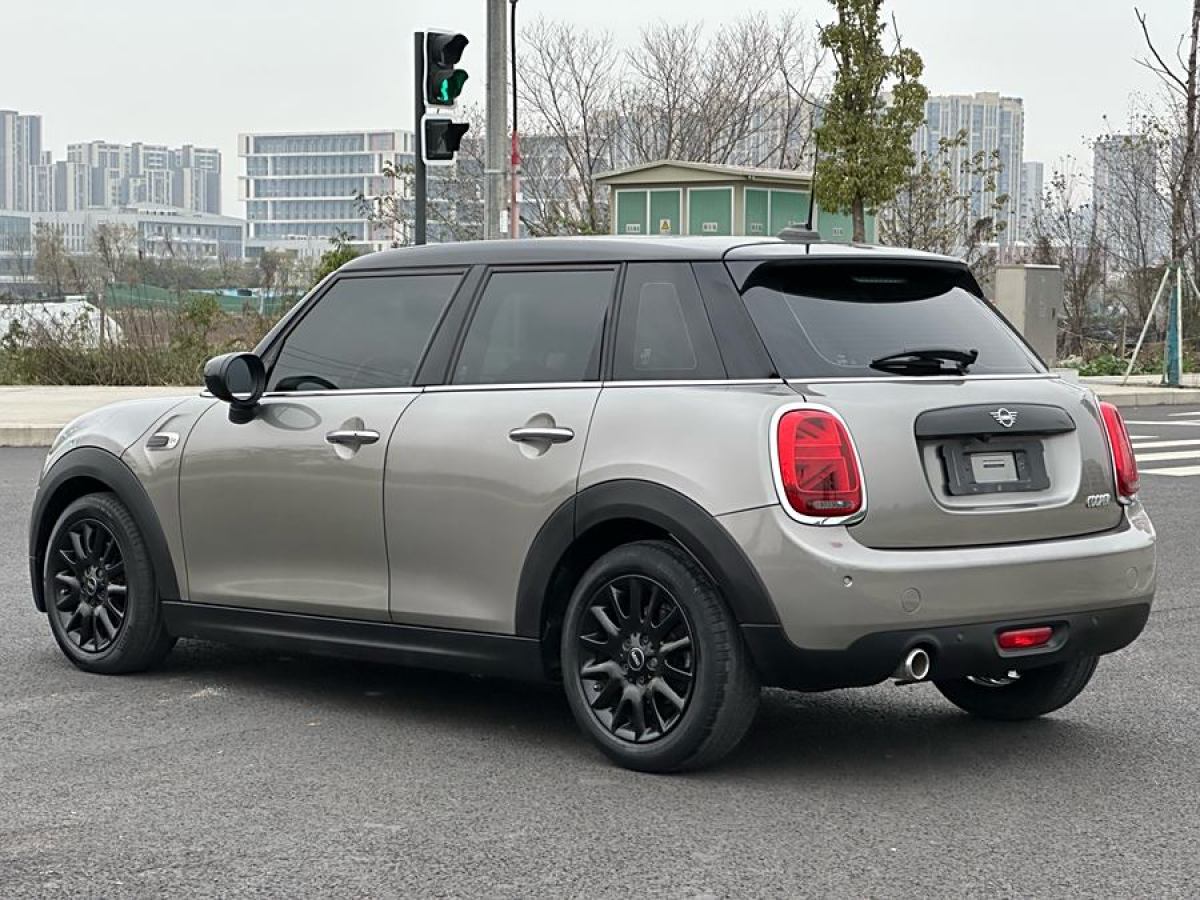 MINI MINI  2020款 1.5T COOPER 經(jīng)典派 五門(mén)版圖片