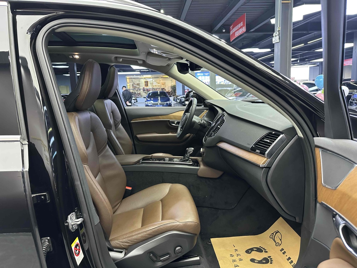 沃爾沃 XC90  2019款  T6 智逸版 7座 國(guó)VI圖片