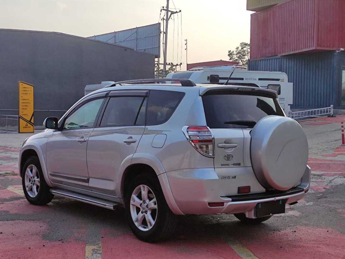 豐田 RAV4  2016款 榮放 2.0L CVT四驅(qū)新銳版圖片