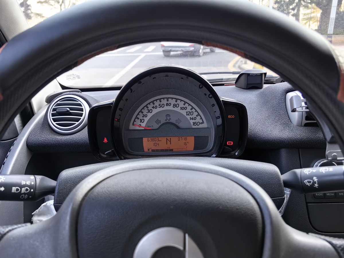 smart fortwo  2012款 1.0 MHD 硬頂標(biāo)準(zhǔn)版圖片