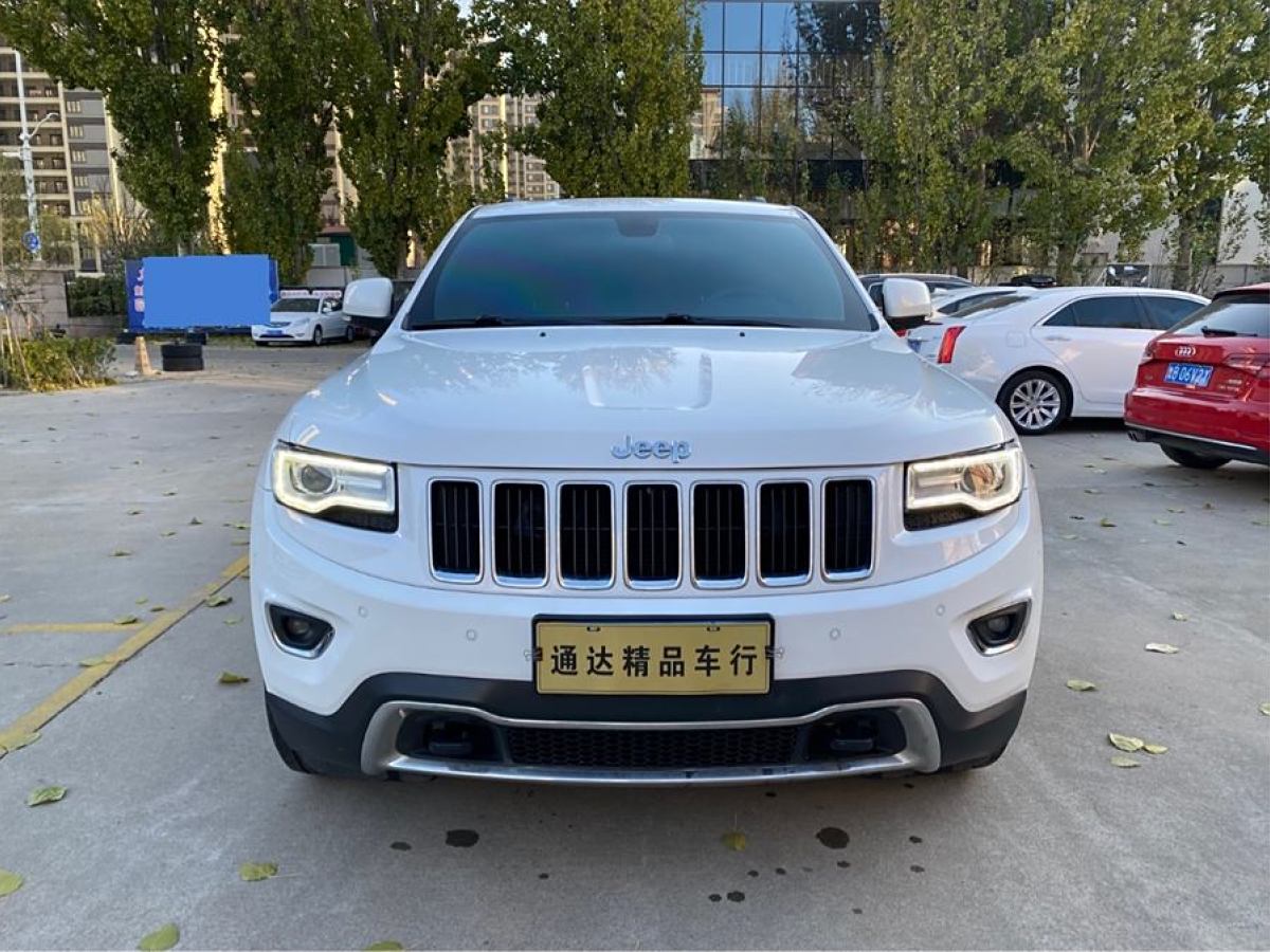 Jeep 大切諾基  2015款 3.0L 舒享導(dǎo)航版圖片