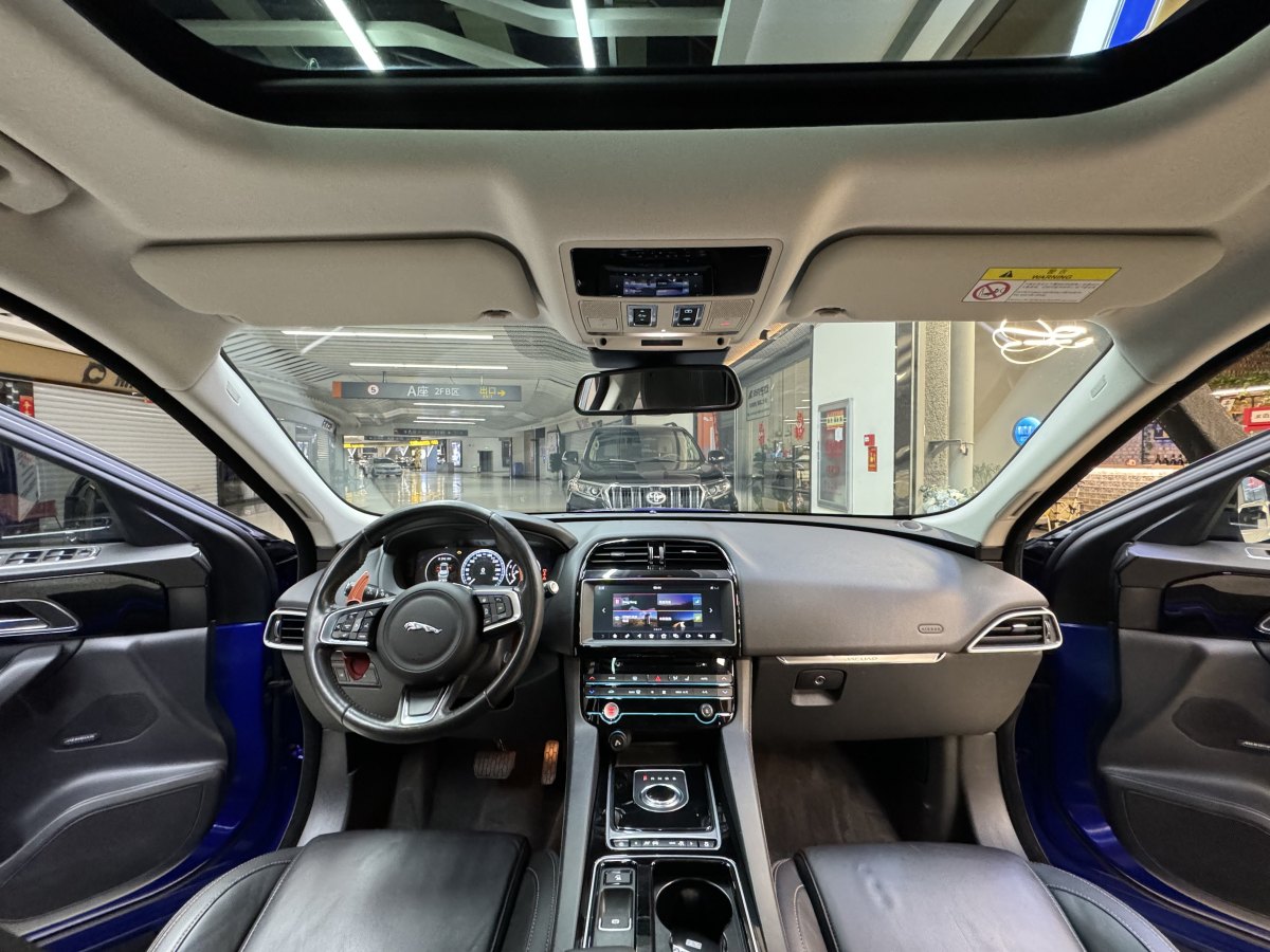 捷豹 F-PACE  2018款 2.0T 两驱都市尊享版图片