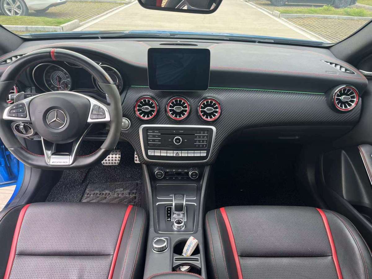 奔驰 奔驰A级AMG  2016款 AMG A 45 4MATIC 冠军版图片