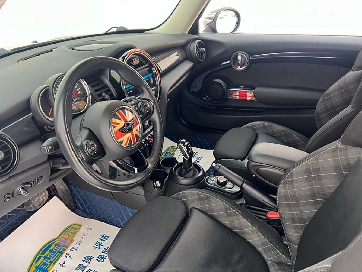 MINI COUNTRYMAN  2018款 1.5T COOPER 經(jīng)典派圖片