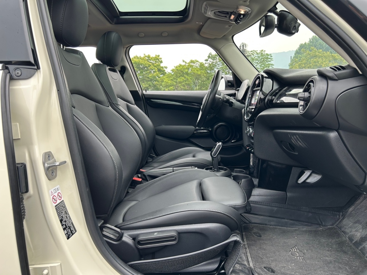 MINI MINI  2021款 1.5T COOPER 經(jīng)典派 五門版圖片