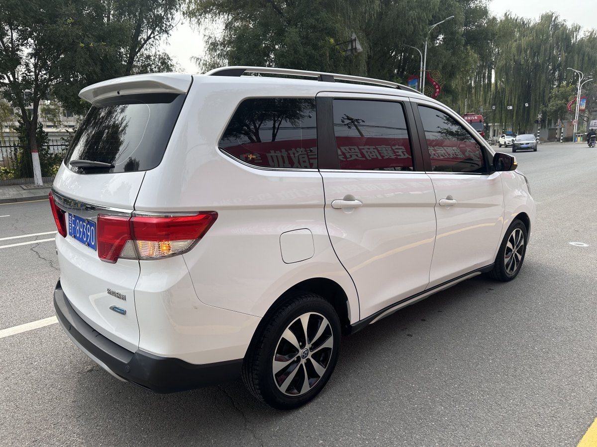 啟辰 M50V  2019款 1.6L CVT領(lǐng)先版圖片