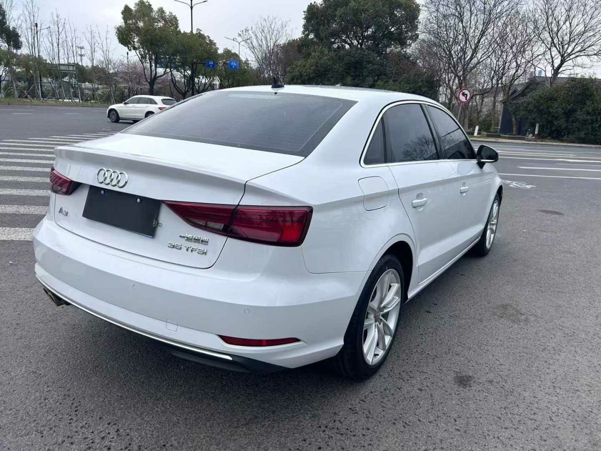 奧迪 奧迪A3  2019款 A3 35TFSI Limousine時(shí)尚型圖片