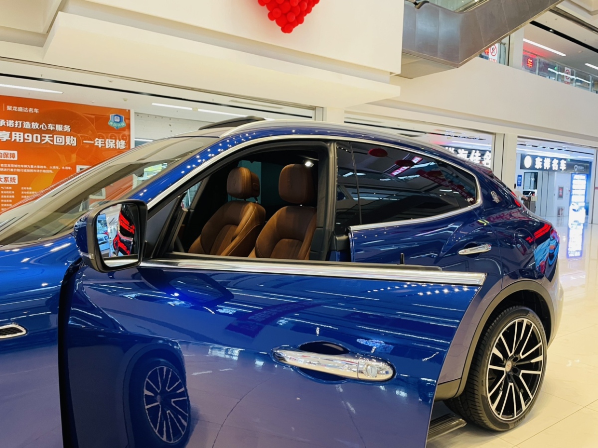 瑪莎拉蒂 Levante  2019款  3.0T 350Hp 標(biāo)準(zhǔn)版圖片