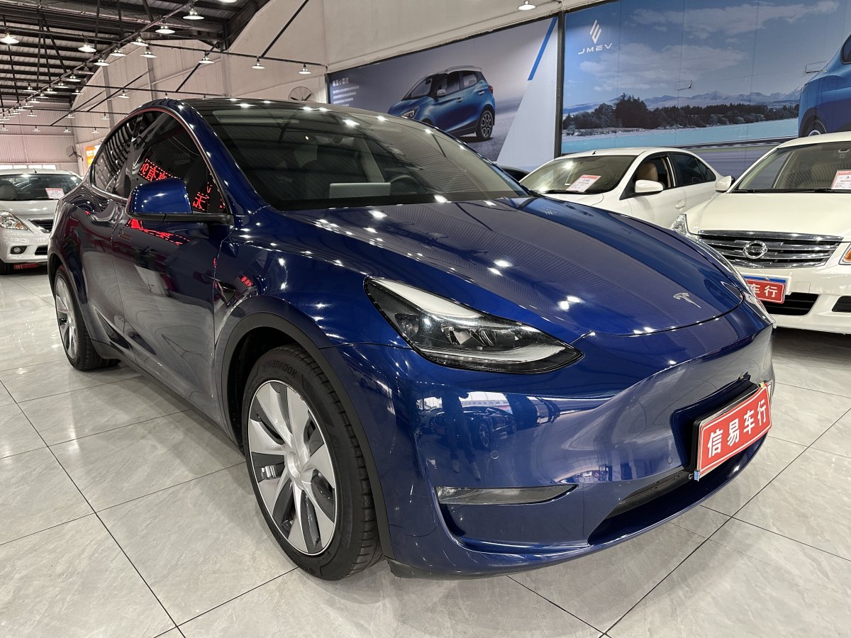 特斯拉 Model 3  2021款 改款 標(biāo)準(zhǔn)續(xù)航后驅(qū)升級版圖片