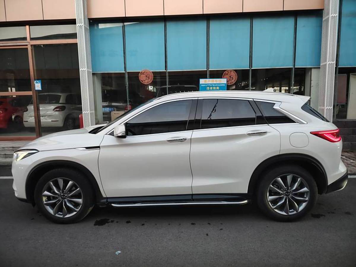 2023年10月英菲尼迪 QX50  2022款 2.0T 兩驅(qū)時尚版