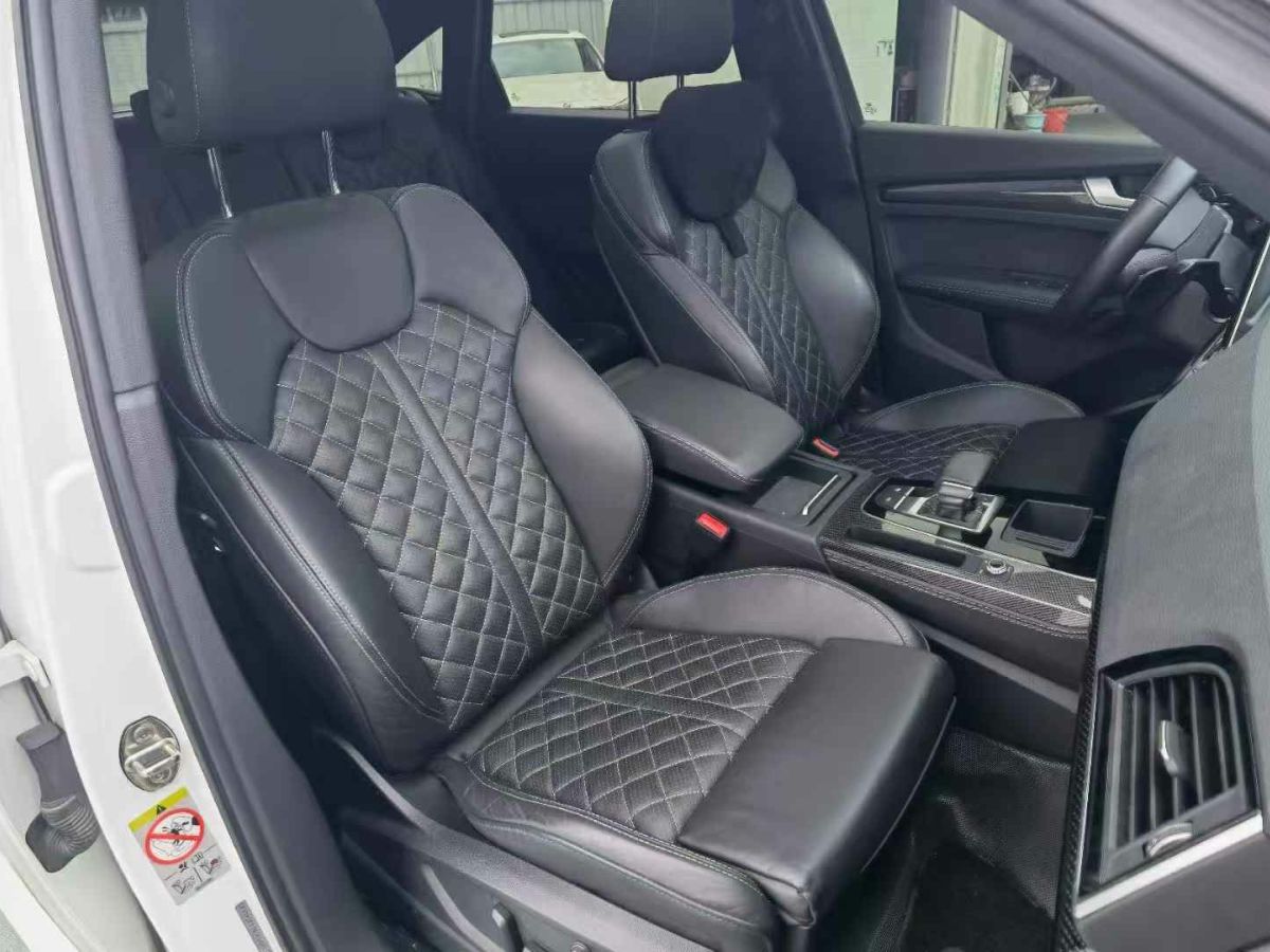奧迪 奧迪Q5 e-tron  2022款 40 e-tron 星耀型 機(jī)甲套裝圖片