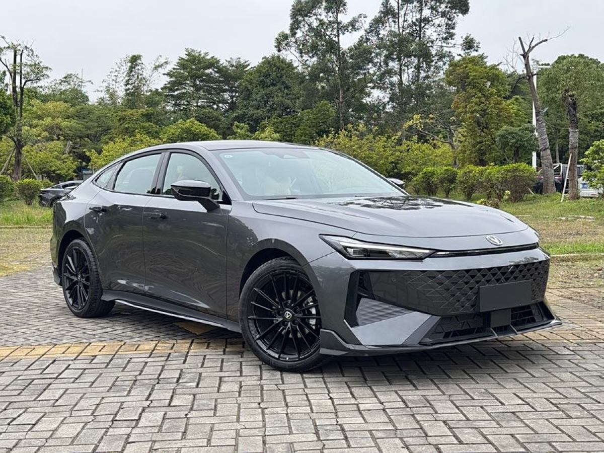 長(zhǎng)安 長(zhǎng)安UNI-V  2024款 1.5T 尊貴運(yùn)動(dòng)型圖片