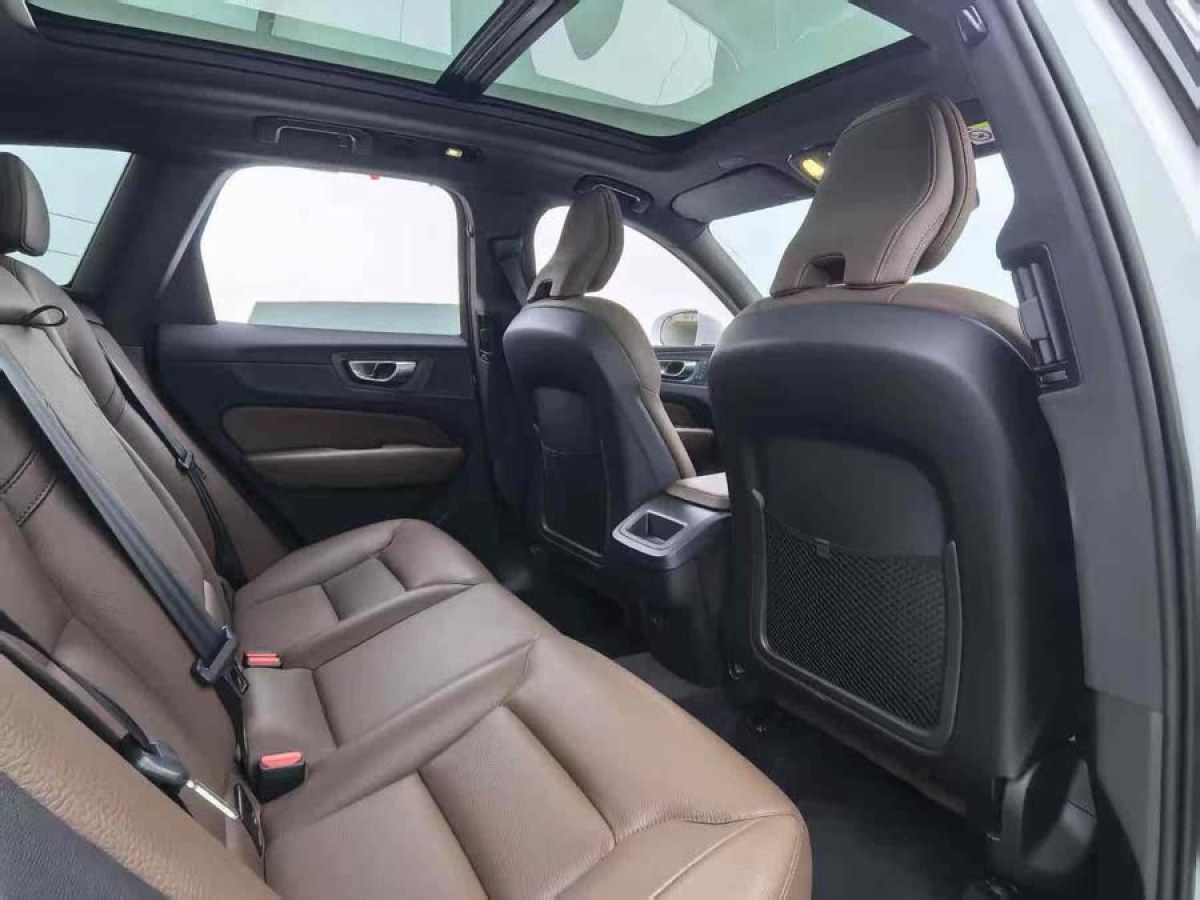 沃爾沃 XC60  2024款 B5 四驅(qū)智逸豪華版圖片
