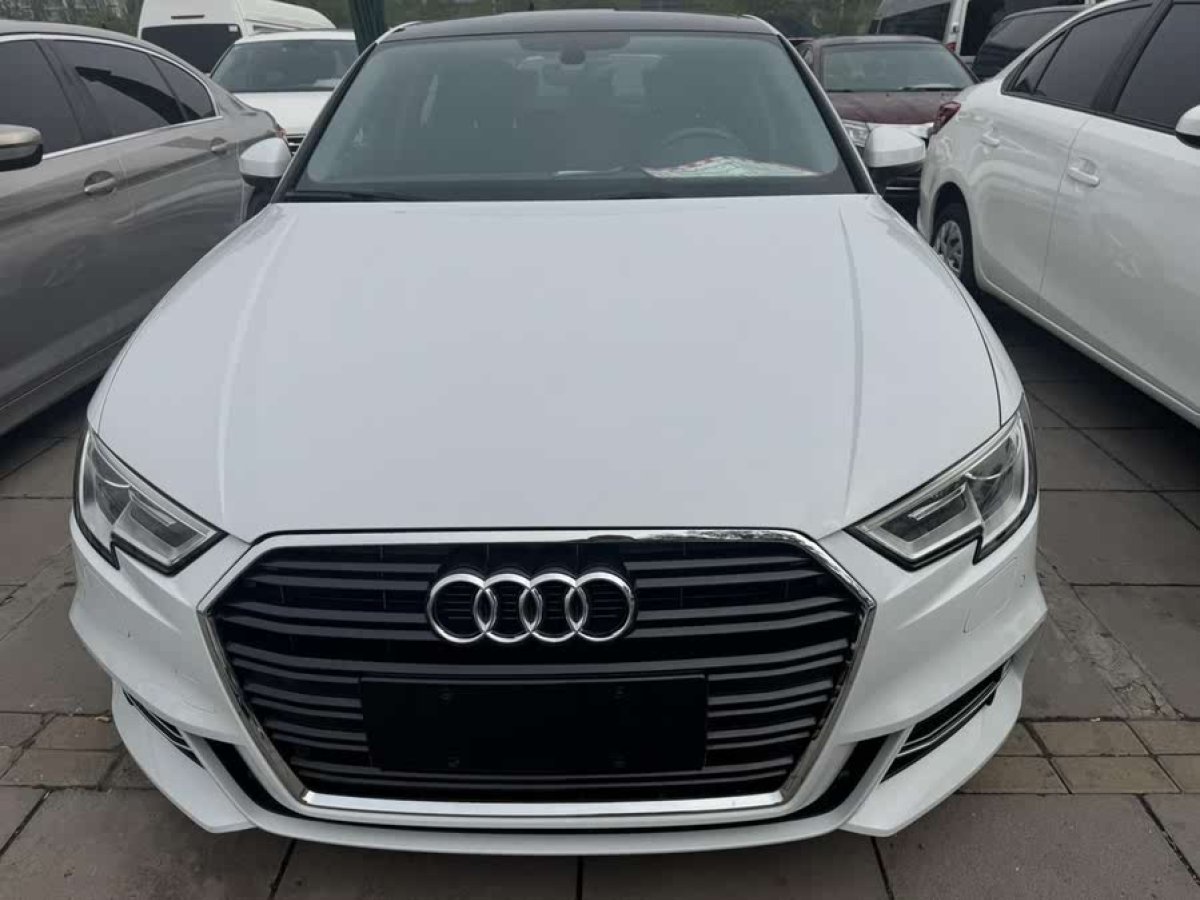 奧迪 奧迪A3  2018款 30周年年型 Limousine 35 TFSI 時(shí)尚型圖片