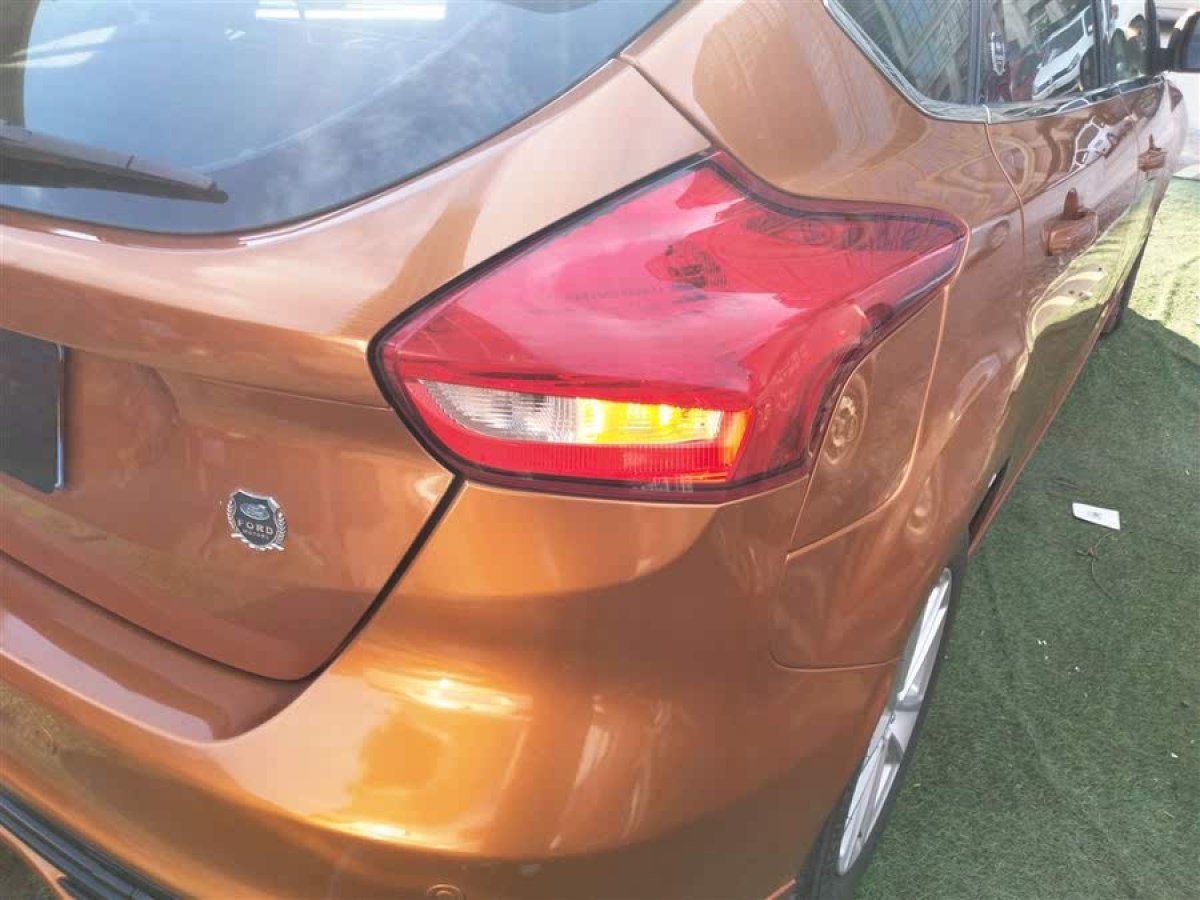 福特 ?？怂? 2015款 兩廂 1.6L 自動(dòng)風(fēng)尚型圖片