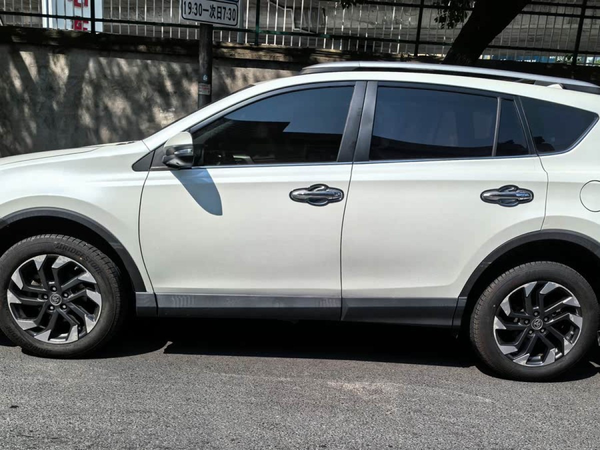 豐田 RAV4榮放  2018款 2.5L 自動四驅(qū)精英i版圖片