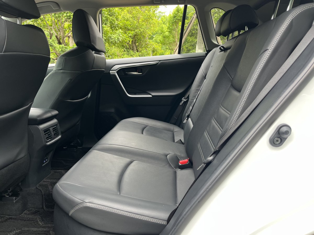豐田 RAV4榮放  2022款 雙擎 2.5L CVT四驅(qū)精英Plus版圖片