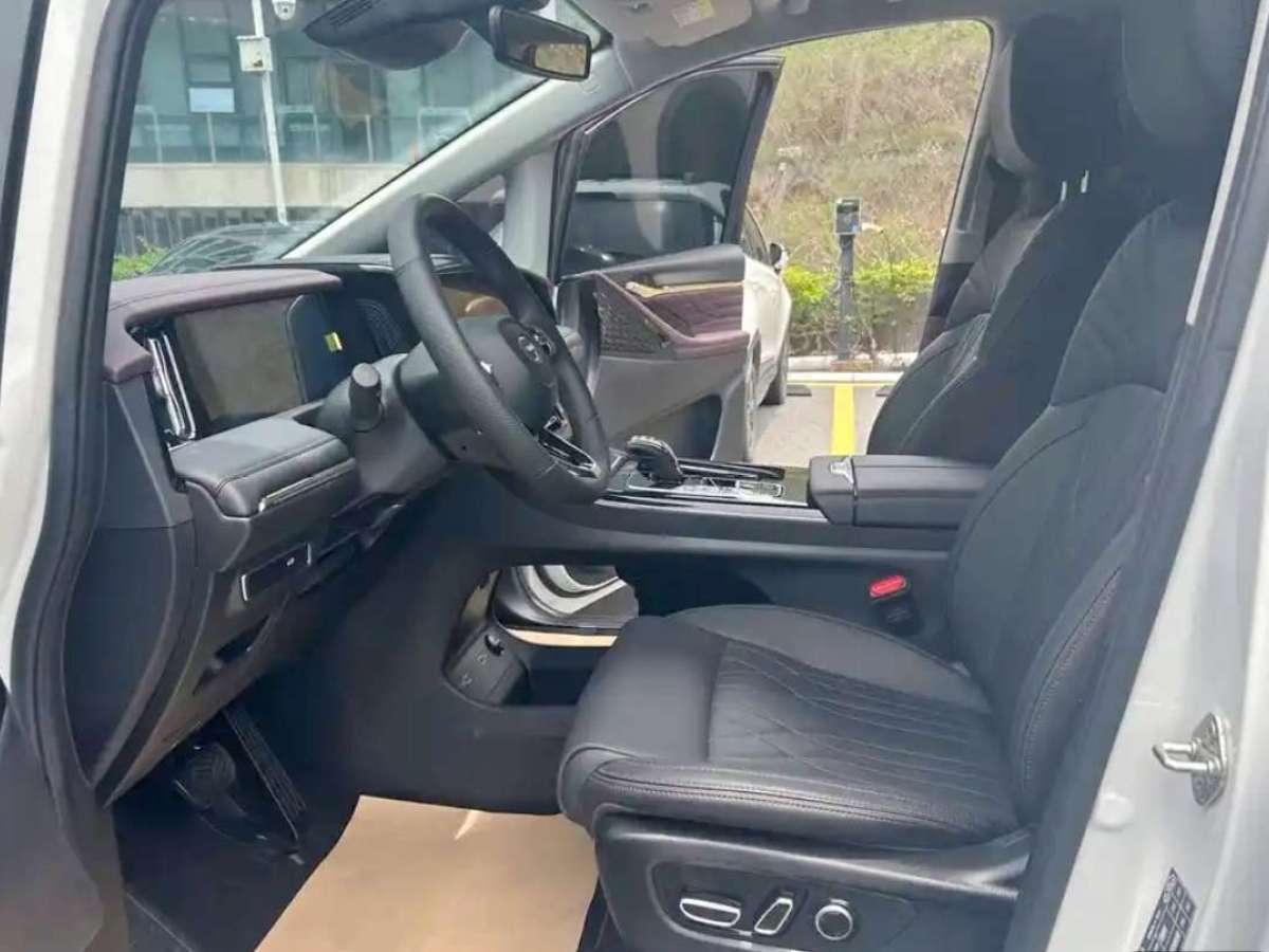 廣汽傳祺 M8  2023款 宗師系列 400T 自動(dòng)至尊圖片