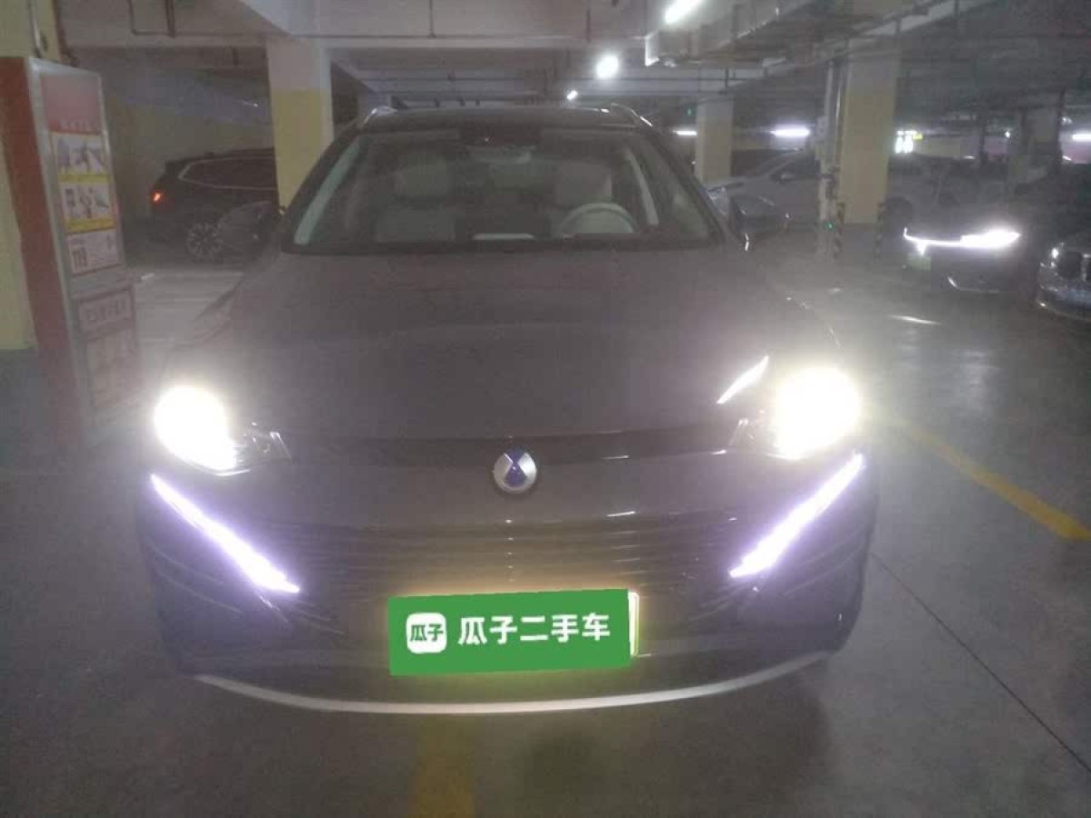 騰勢(shì) 騰勢(shì)N8  2023款 四驅(qū)超混旗艦七座版圖片