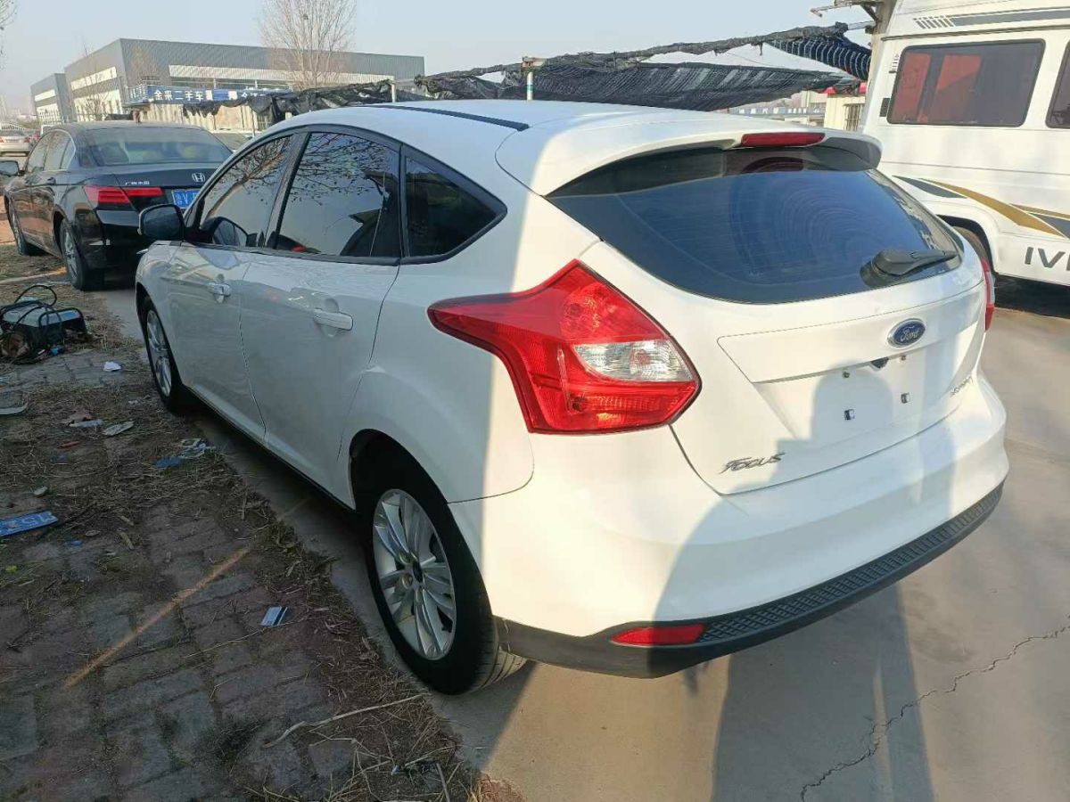 福特 ?？怂? 2013款 2.0T ST 標(biāo)準(zhǔn)版圖片