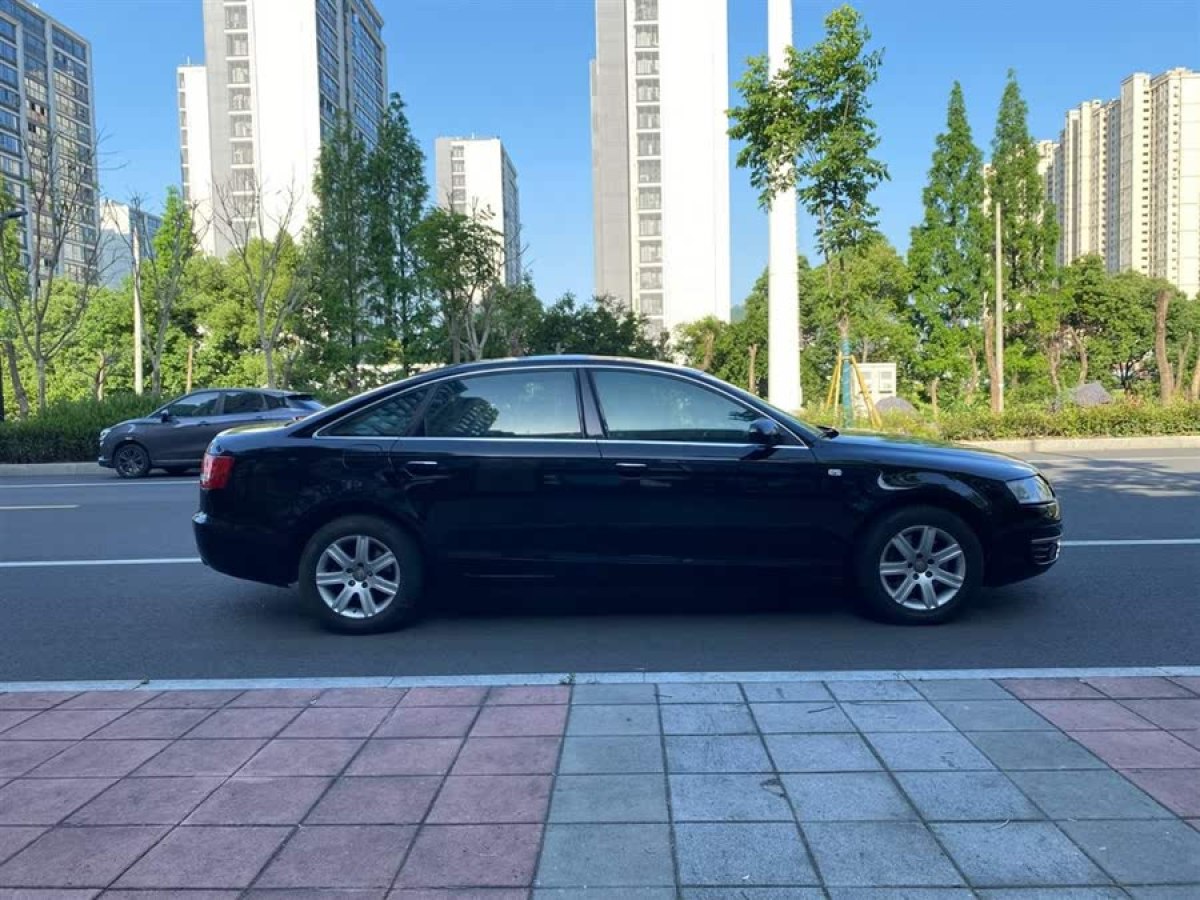 奧迪 奧迪A6L  2005款 2.0T 自動(dòng)標(biāo)準(zhǔn)型圖片
