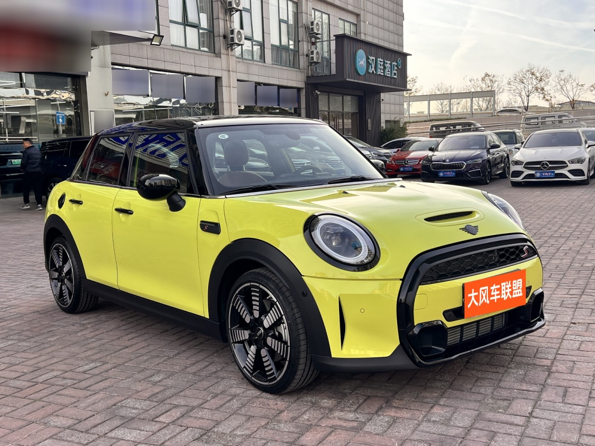 MINI MINI  2023款 改款 2.0T COOPER S 藝術(shù)家 五門版圖片